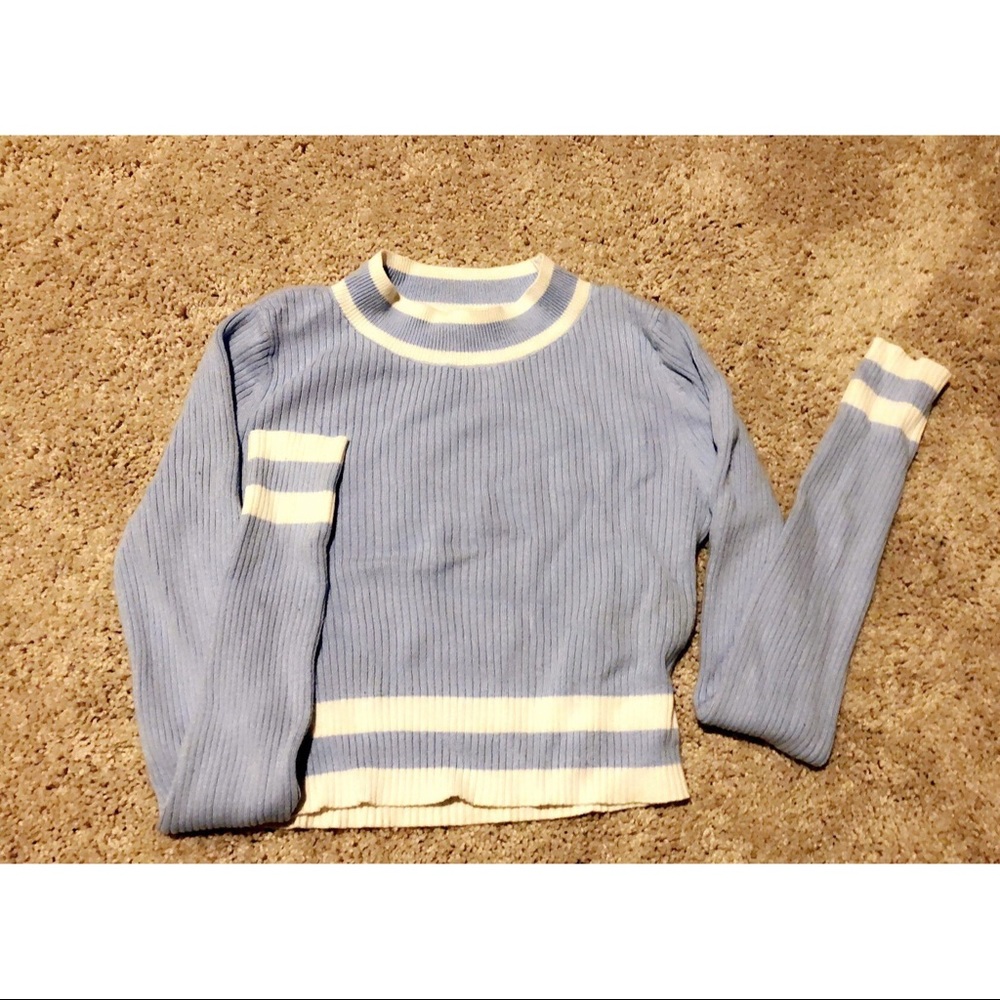 Baby blue long sleeve crop top